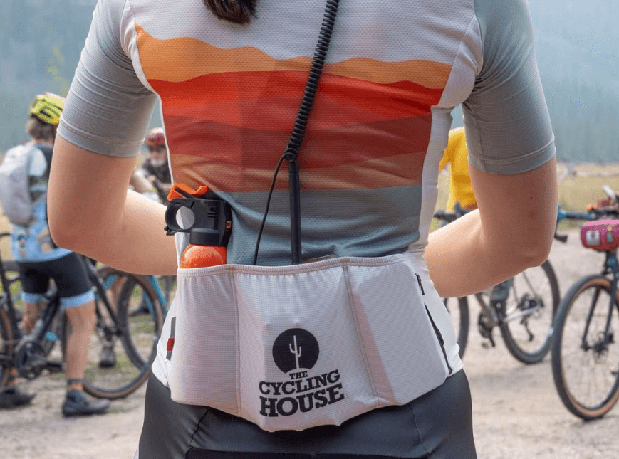 Desert-tone jersey back graphics and branded rear pockets