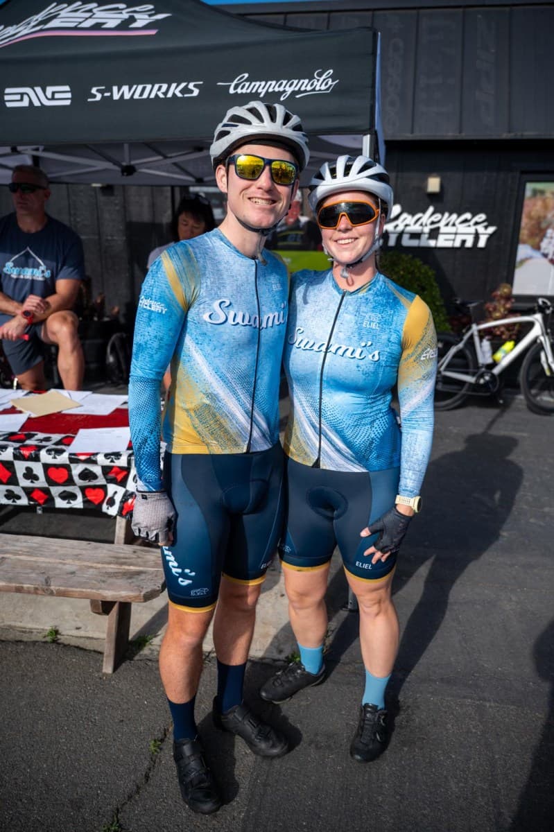 Two cyclists wearing the complete blue Swami’s kit